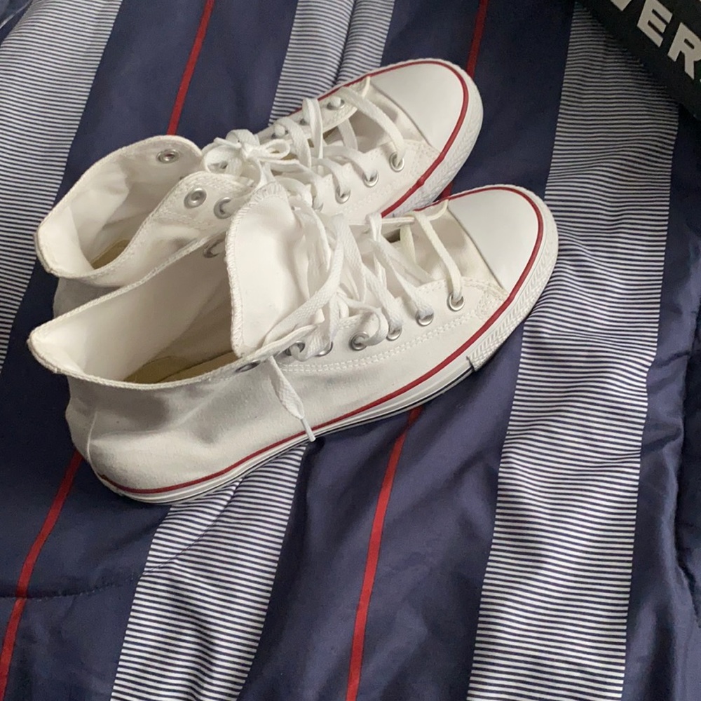 Convers all white